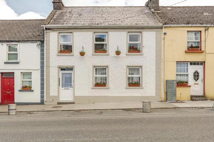 Doorstep To The Burren Hotel Gort Eksteriør billede